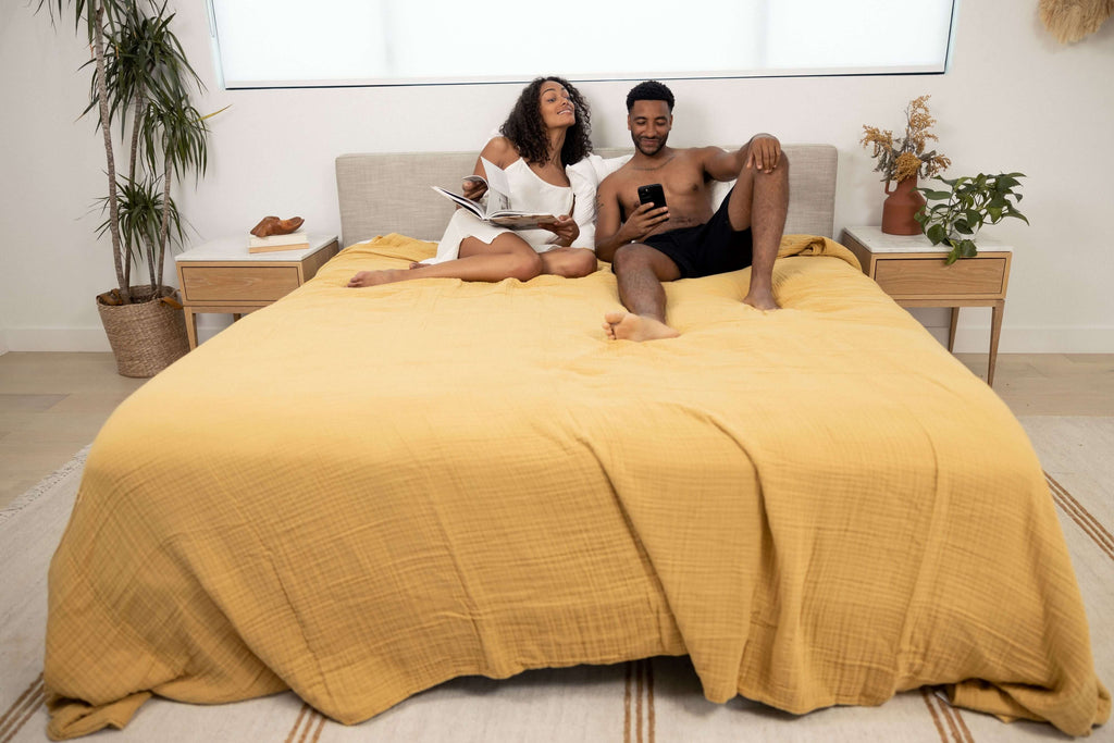 Cozy Throw Blanket, 365 Marigold, Breathable Construction, Machine-Washable Care for Sofas, Beds and Relaxing at Home image 1