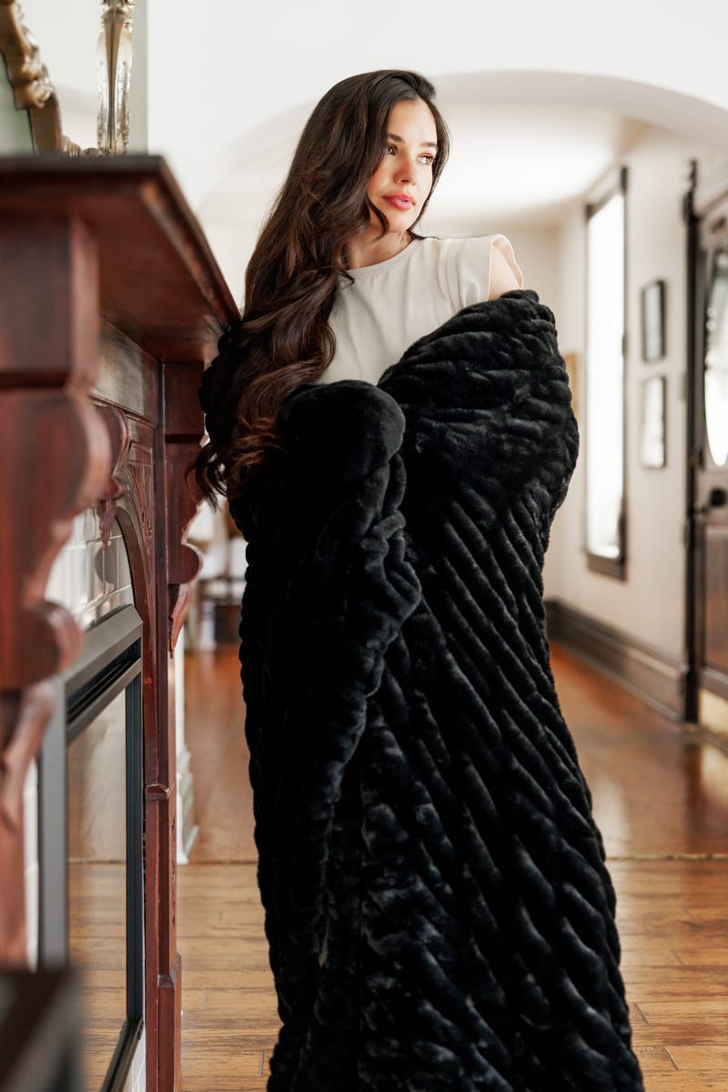 Cozy Throw Blanket, Hugs Black for Living Rooms, Bedrooms and Everyday Lounging, 6 Sizes and 6 Colors image 1