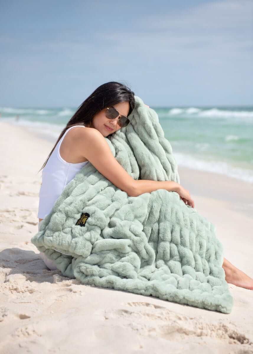 Cozy Throw Blanket, Hugs Mist for Sofas, Beds and Relaxing at Home, 5 Size Options, Designed for Everyday Home Use image 1