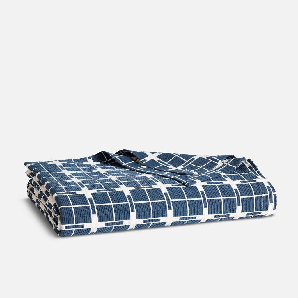Cozy Throw Blanket, Ribbed Matelasse Quilt, Lightweight Design for Living Rooms, Bedrooms and Everyday Lounging, 2 Sizes and 2 Colors image 1