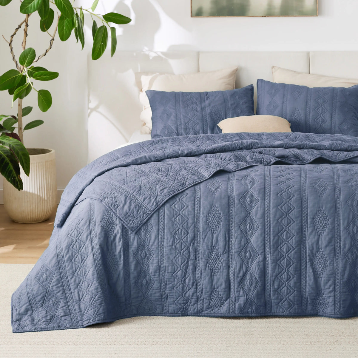 Cozy Throw Blanket, Voile Cotton Quilt Set, Lightweight Design, Breathable Construction for Sofas, Beds and Relaxing at Home image 2