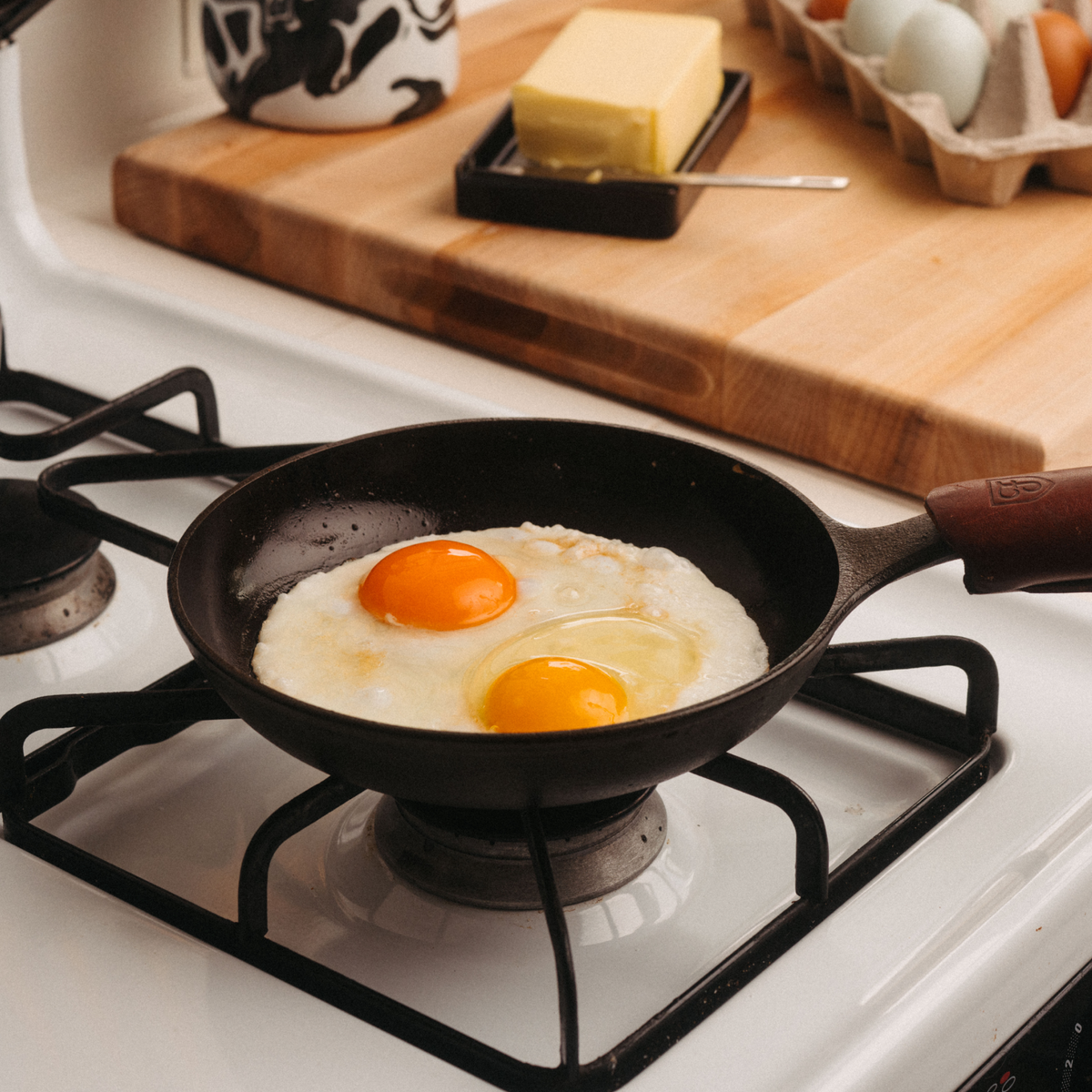 Cast Iron Skillet, No.5 Chef for Stovetop Cooking, Baking and Family Meals, Designed for Searing, Sautéing and Everyday Meal Prep image 2