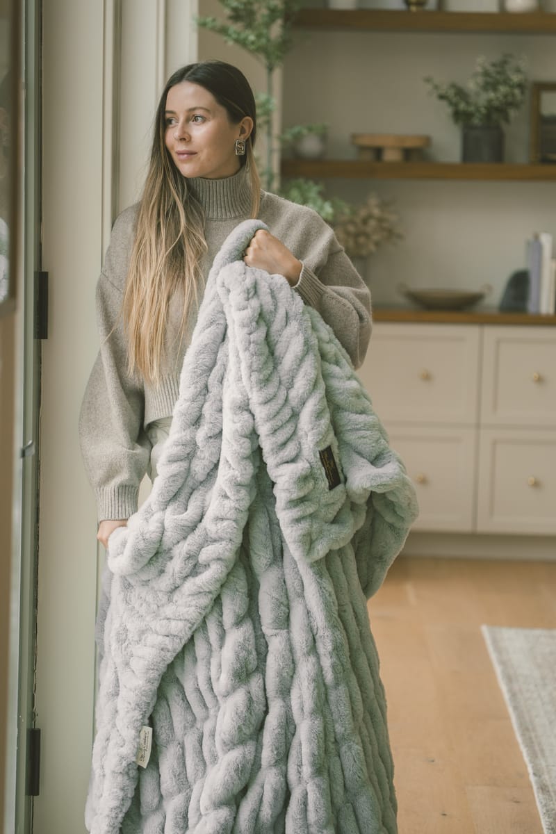 Cozy Throw Blanket, Hugs Willow Blue for Sofas, Beds and Relaxing at Home, 5 Size Options, Designed for Everyday Home Use image 2