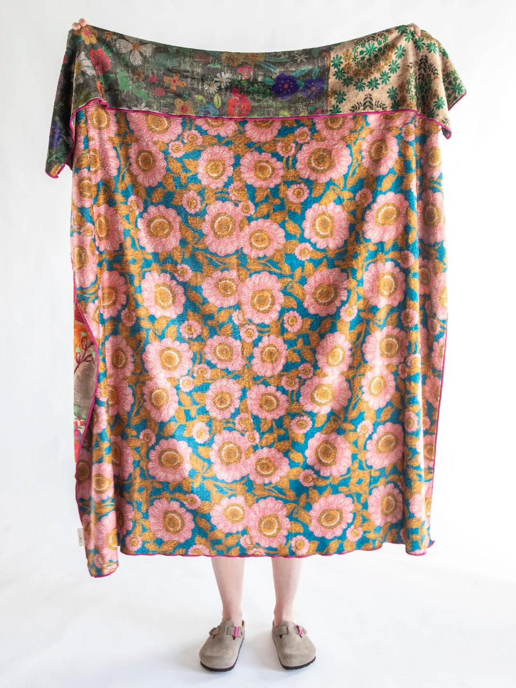 Cozy Throw Blanket, Double Sided Patchwork Be Happy for Living Rooms, Bedrooms and Everyday Lounging image 2