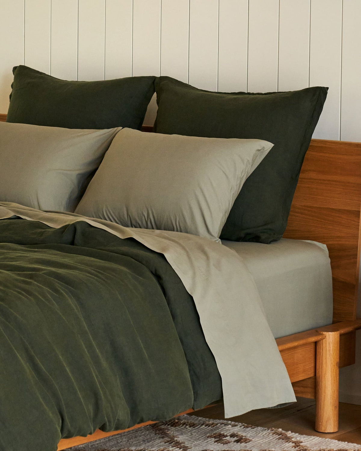 Fitted Sheet, Percale (Moss), Lightweight Design for Everyday Bedding, Bedroom Layering and Guest Beds, 6 Size Options image 2