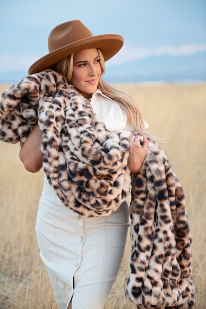 Cozy Throw Blanket, Hugs Golden Leopard for Sofas, Beds and Relaxing at Home, 5 Sizes and 4 Colors image 2