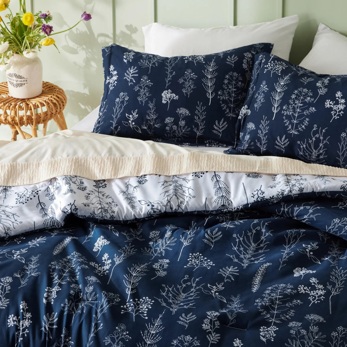 Down & Feather Comforter, Reversible Floral Print Set, Machine-Washable Care for Everyday Bedding and Comfortable Sleep image 3
