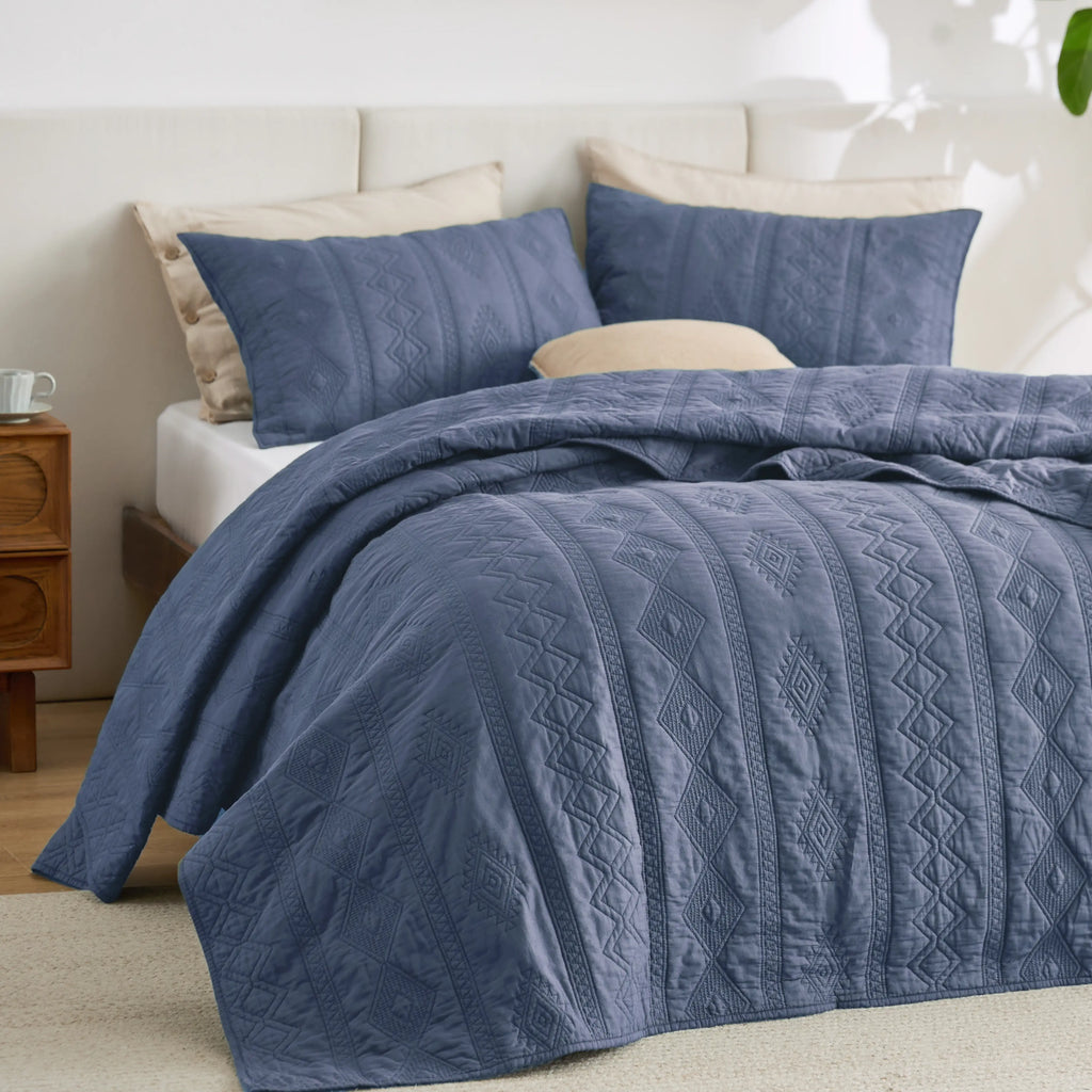 Cozy Throw Blanket, Voile Cotton Quilt Set, Lightweight Design, Breathable Construction for Sofas, Beds and Relaxing at Home image 3