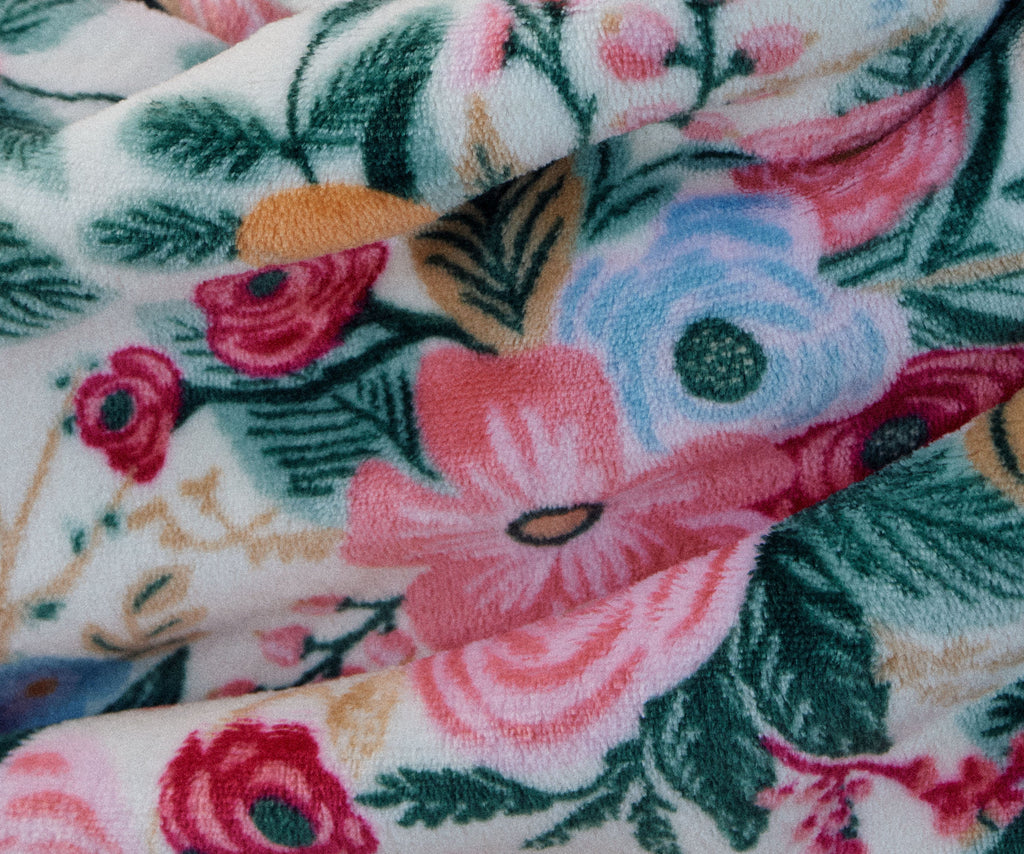 Cozy Throw Blanket, Fleece Garden Party for Sofas, Beds and Relaxing at Home, Designed for Living Rooms, Bedrooms and Everyday Lounging image 3
