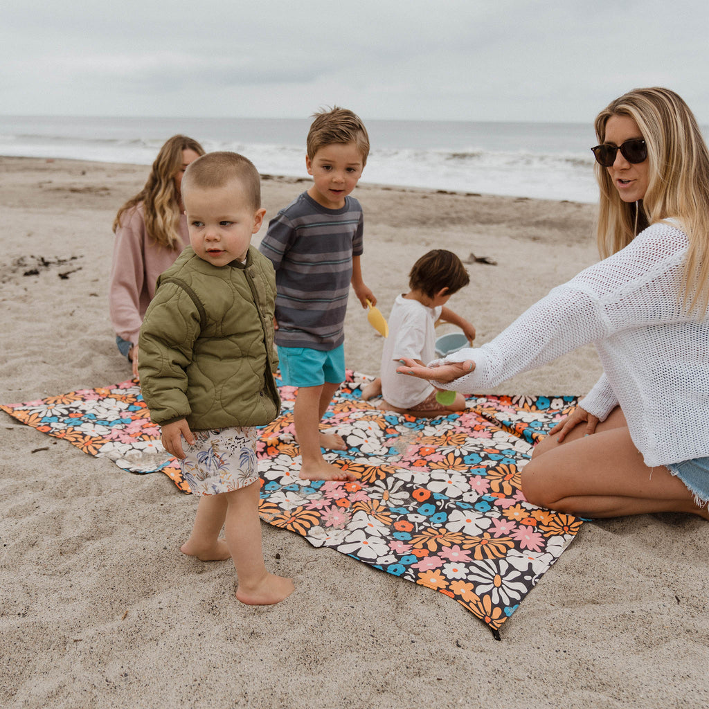 Cozy Throw Blanket, Festival : Hula Multi for Living Rooms, Bedrooms and Everyday Lounging image 3