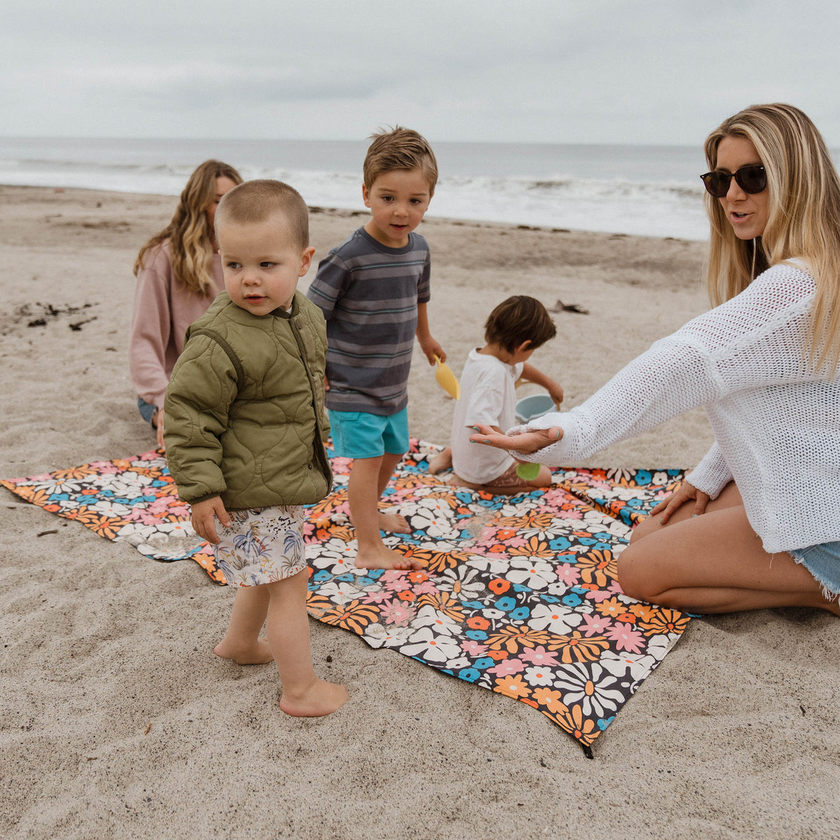 Cozy Throw Blanket, Festival : Hula Multi for Living Rooms, Bedrooms and Everyday Lounging image 3