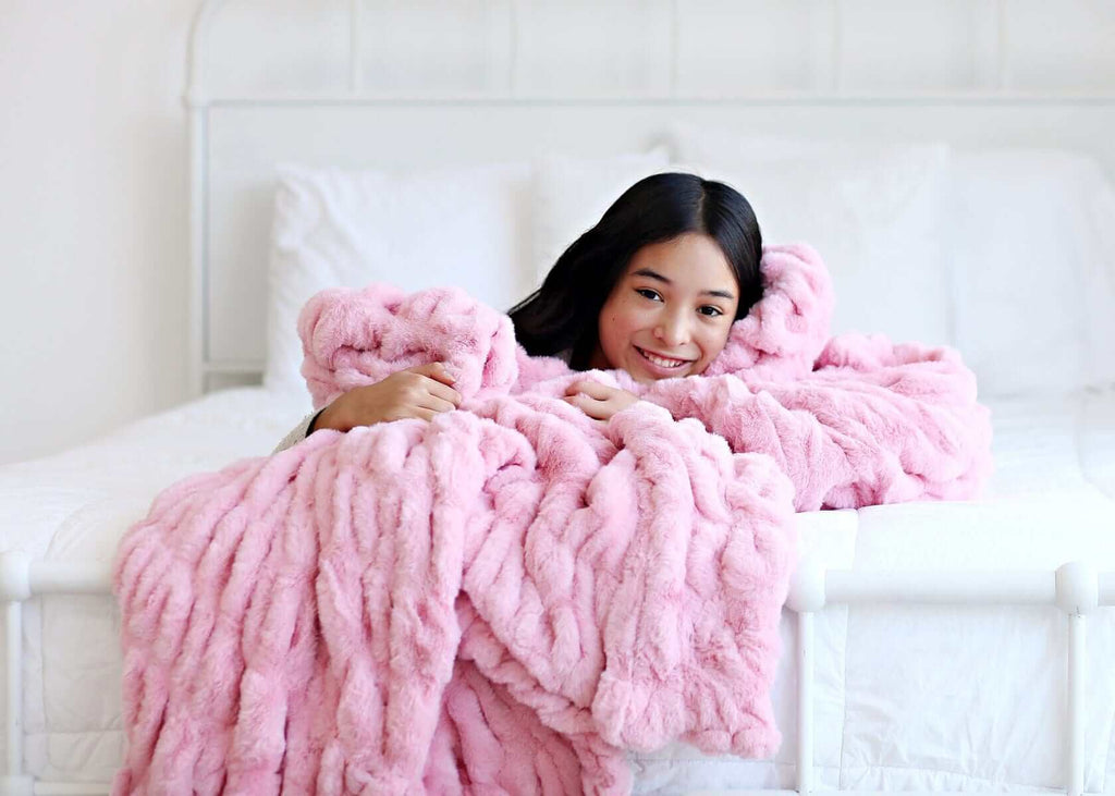 Cozy Throw Blanket, Hugs Cookie Pink for Living Rooms, Bedrooms and Everyday Lounging, 5 Size Options image 3