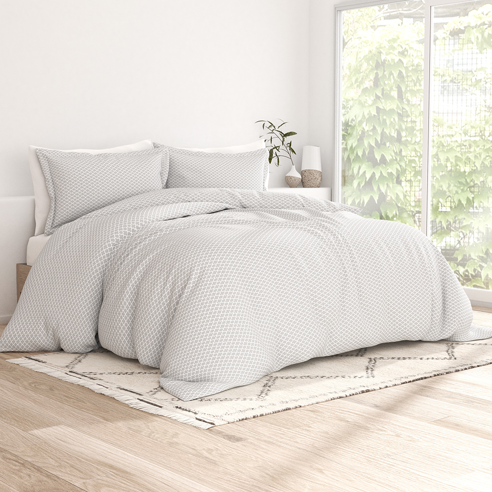 Duvet Cover Set, Quatrefoil Pattern 3 Piece for Bedroom Bedding Refresh and Everyday Comfort, 3 Sizes and 2 Colors image 4