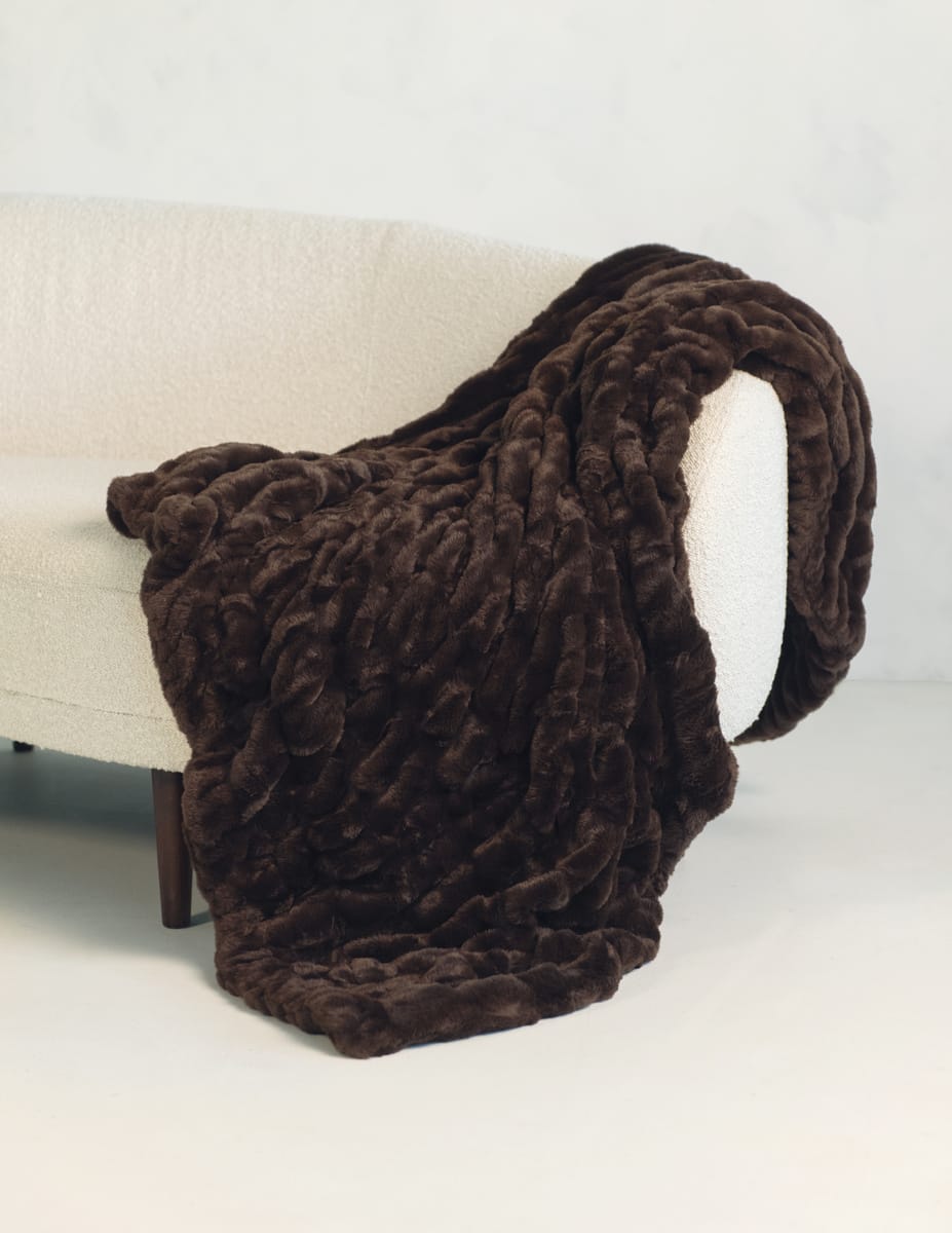 Cozy Throw Blanket, Hugs Lizi for Living Rooms, Bedrooms and Everyday Lounging, 5 Size Options image 4