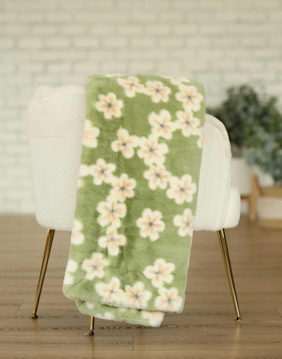 Cozy Throw Blanket, Lush Mist Floral for Sofas, Beds and Relaxing at Home, 5 Size Options, Designed for Everyday Home Use image 4