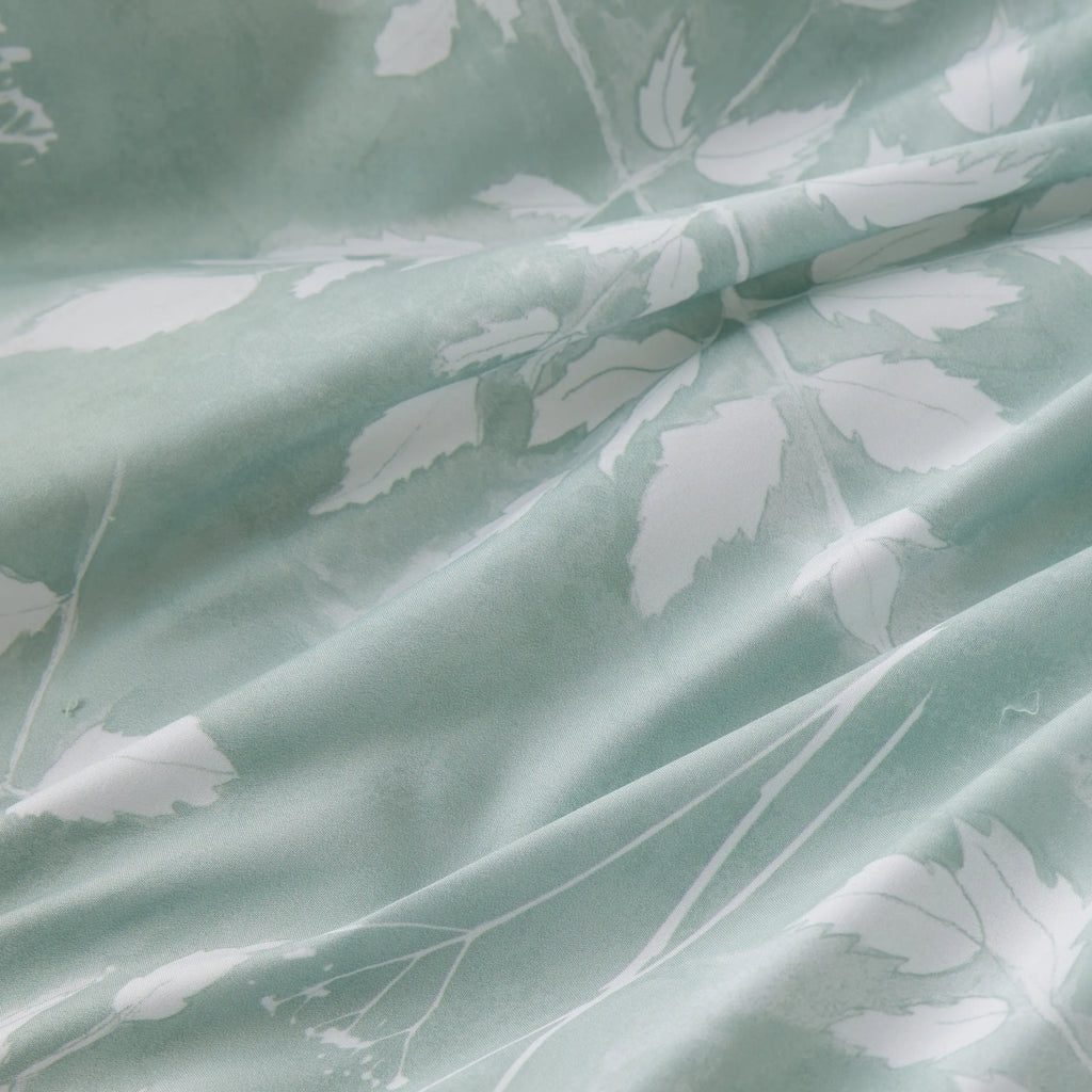 Bed Comforter, Elegant Floral Sets for Everyday Bedding and Comfortable Sleep, 4 Sizes and 15 Colors image 4