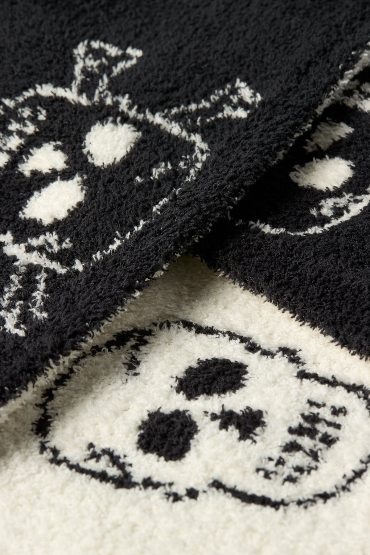 Cozy Throw Blanket, CozyChic Skull for Sofas, Beds and Relaxing at Home, 2 Color Options, Designed for Everyday Home Use image 4