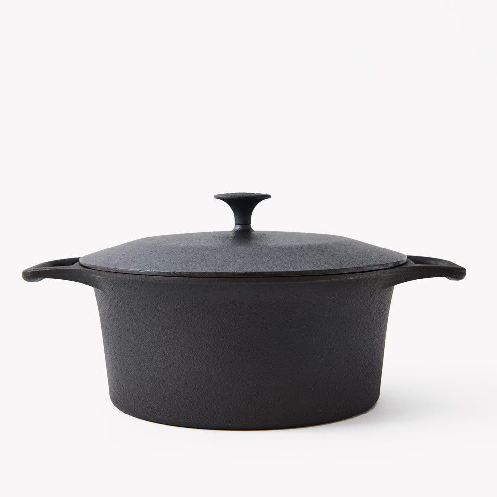 Cast Iron Skillet, No.8 Dutch Oven for Stovetop Cooking, Baking and Family Meals, Designed for Searing, Sautéing and Everyday Meal Prep image 4
