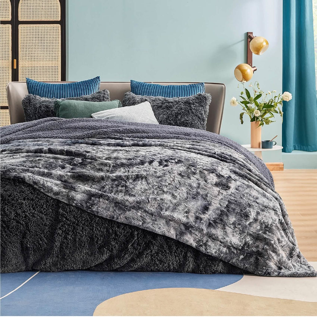 Cozy Throw Blanket, Faux Fur Sherpa Fleece for Sofas, Beds and Relaxing at Home, 4 Sizes and 10 Colors image 4