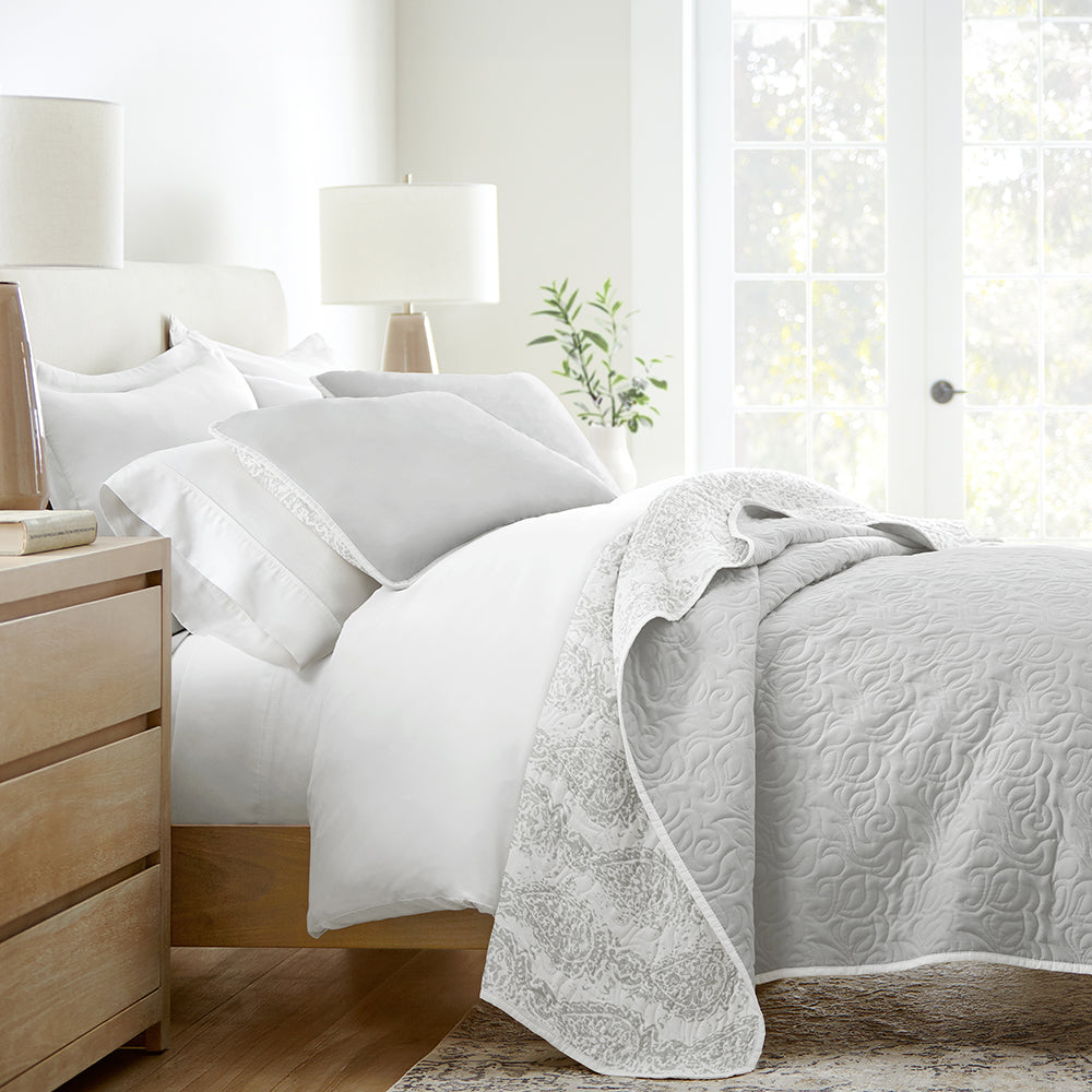 Quilted Coverlet Set, Distressed Damask Reversible for Guest Bedrooms, Layered Beds and Everyday Bedding, 3 Sizes and 2 Colors image 4