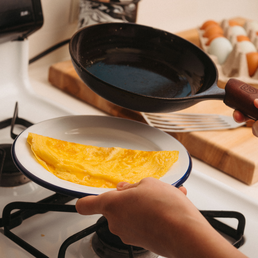 Cast Iron Skillet, No.5 Chef for Stovetop Cooking, Baking and Family Meals, Designed for Searing, Sautéing and Everyday Meal Prep image 4