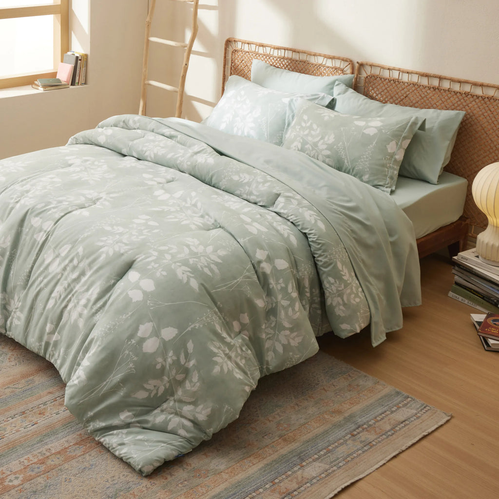 Bed Comforter, Elegant Floral Sets for Everyday Bedding and Comfortable Sleep, 4 Sizes and 15 Colors image 5