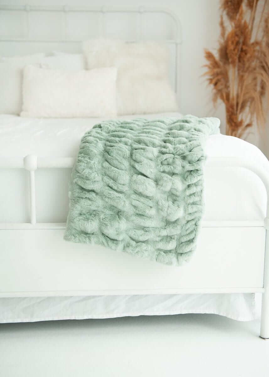 Cozy Throw Blanket, Hugs Mist for Sofas, Beds and Relaxing at Home, 5 Size Options, Designed for Everyday Home Use image 5