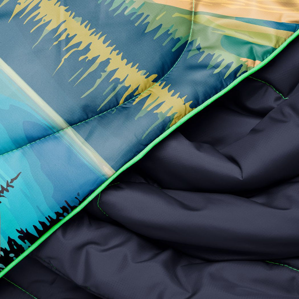 Cozy Throw Blanket, Original Puffy Glacier, Waterproof Protection for Sofas, Beds and Relaxing at Home image 5