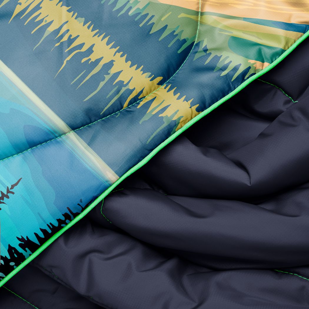 Cozy Throw Blanket, Original Puffy Glacier, Waterproof Protection for Sofas, Beds and Relaxing at Home image 5