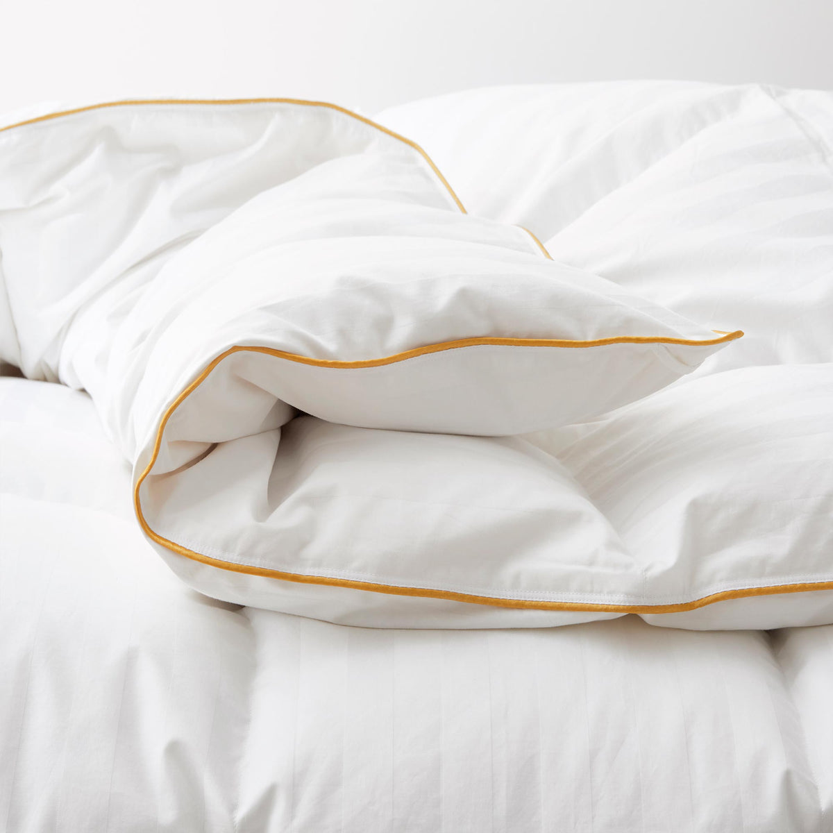 Down & Feather Comforter, All Seasons White Goose, Lightweight Design for Year-Round Bedroom Comfort and Restful Sleep, 5 Size Options image 5