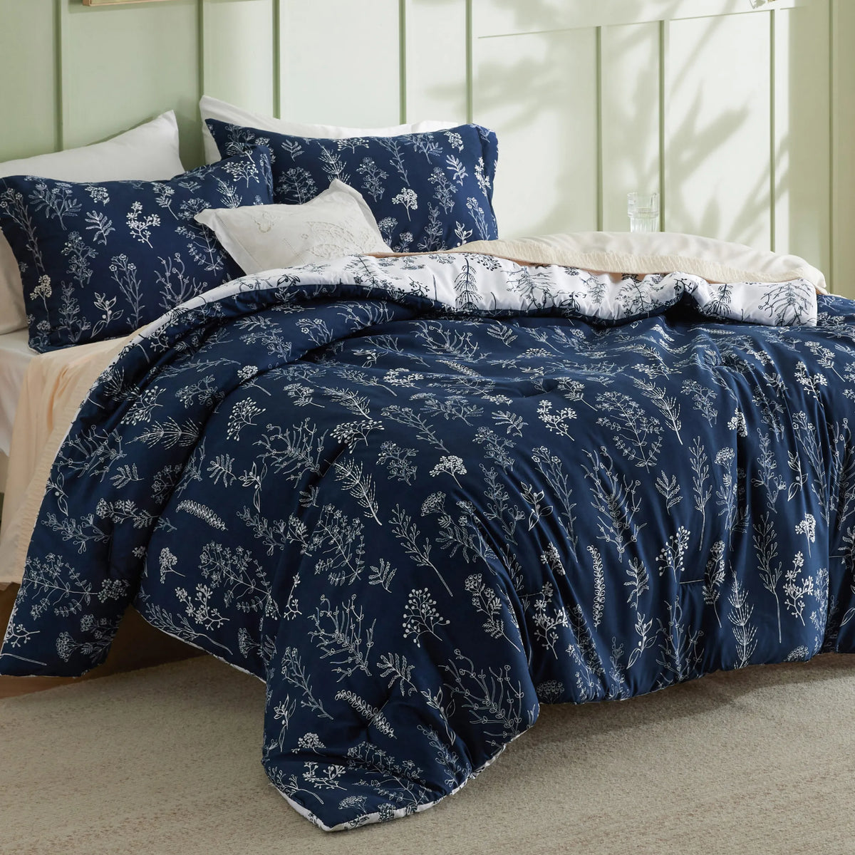 Down & Feather Comforter, Reversible Floral Print Set, Machine-Washable Care for Everyday Bedding and Comfortable Sleep image 5