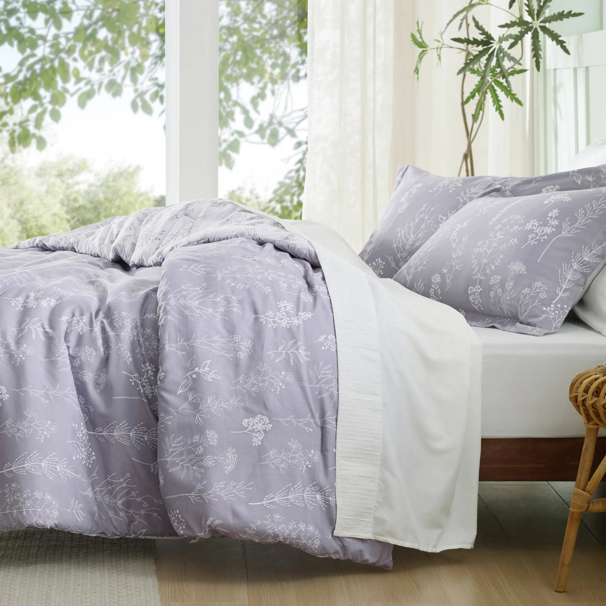 Down & Feather Comforter, Floral Set, Machine-Washable Care for Everyday Bedding and Comfortable Sleep, 7 Sizes and 13 Colors image 6