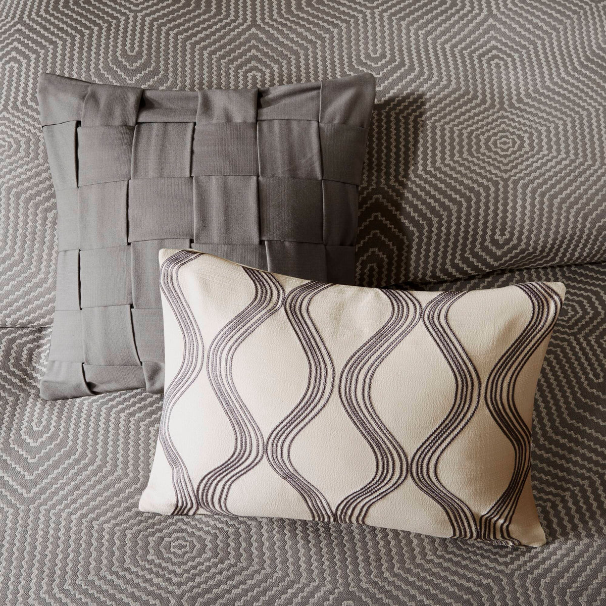 Bed Comforter, Shades of Serenity Set, Machine-Washable Care, Hypoallergenic Comfort for Everyday Bedding and Comfortable Sleep image 6
