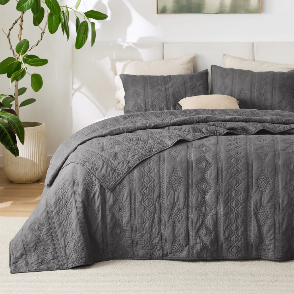 Cozy Throw Blanket, Voile Cotton Quilt Set, Lightweight Design, Breathable Construction for Sofas, Beds and Relaxing at Home image 6