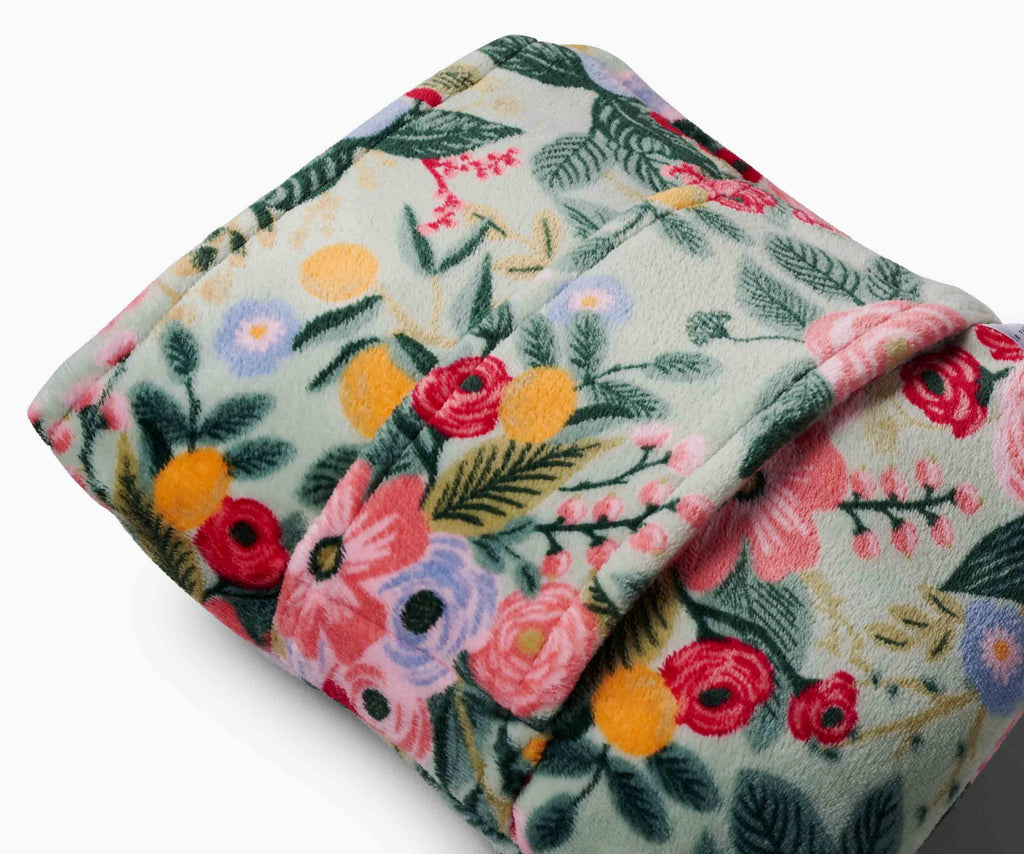 Cozy Throw Blanket, Travel Fleece Garden Party for Living Rooms, Bedrooms and Everyday Lounging image 6