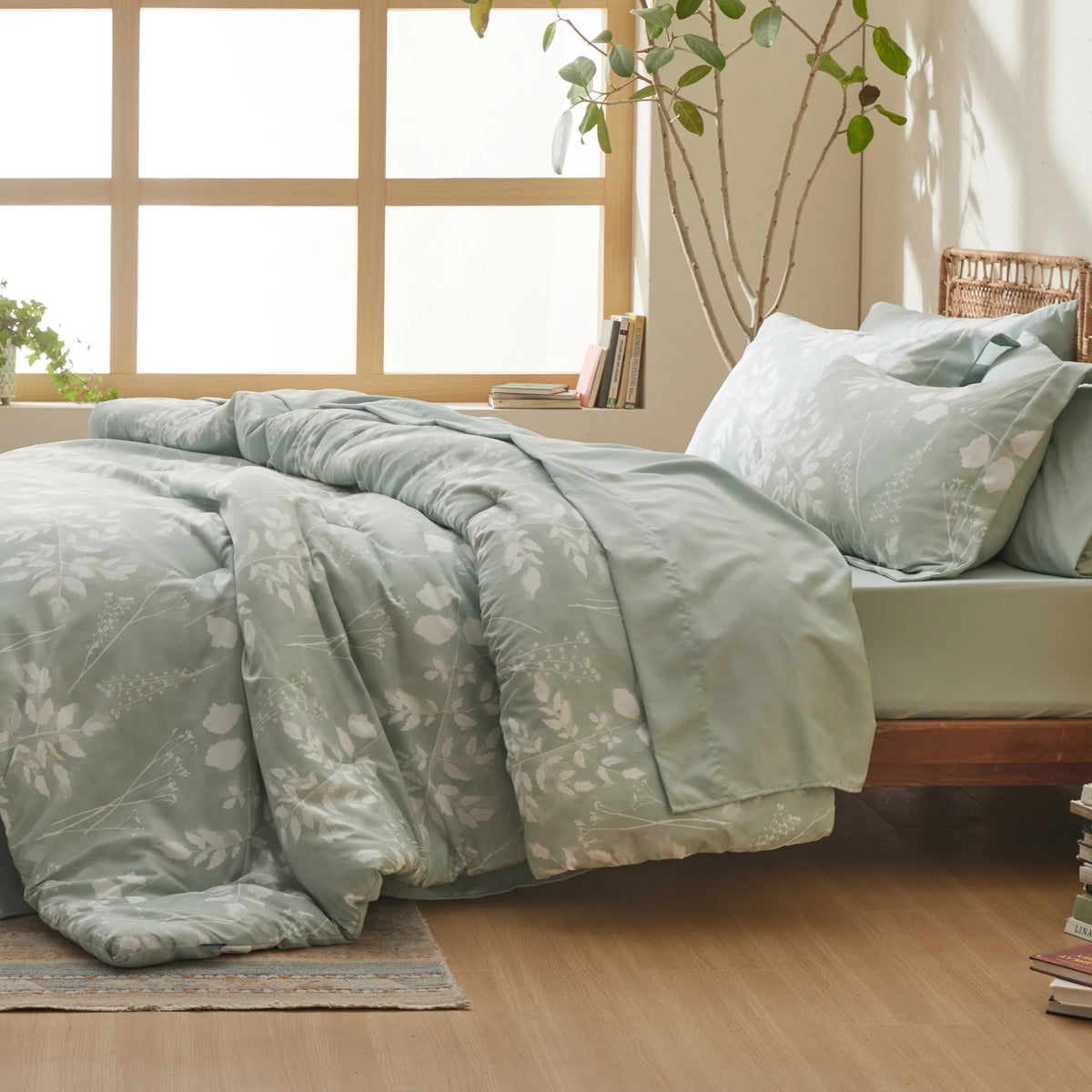 Bed Comforter, Elegant Floral Sets for Everyday Bedding and Comfortable Sleep, 4 Sizes and 15 Colors image 6