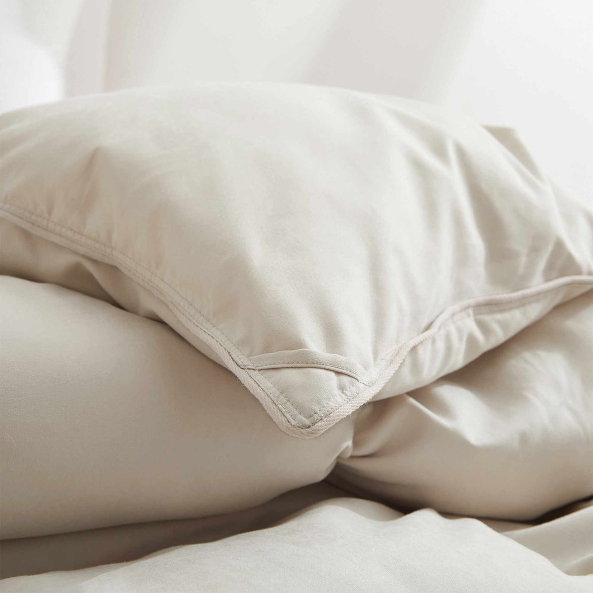 Down & Feather Comforter, Goose, Lightweight Design, Machine-Washable Care for Everyday Bedding and Comfortable Sleep, 4 Sizes and 8 Colors image 6