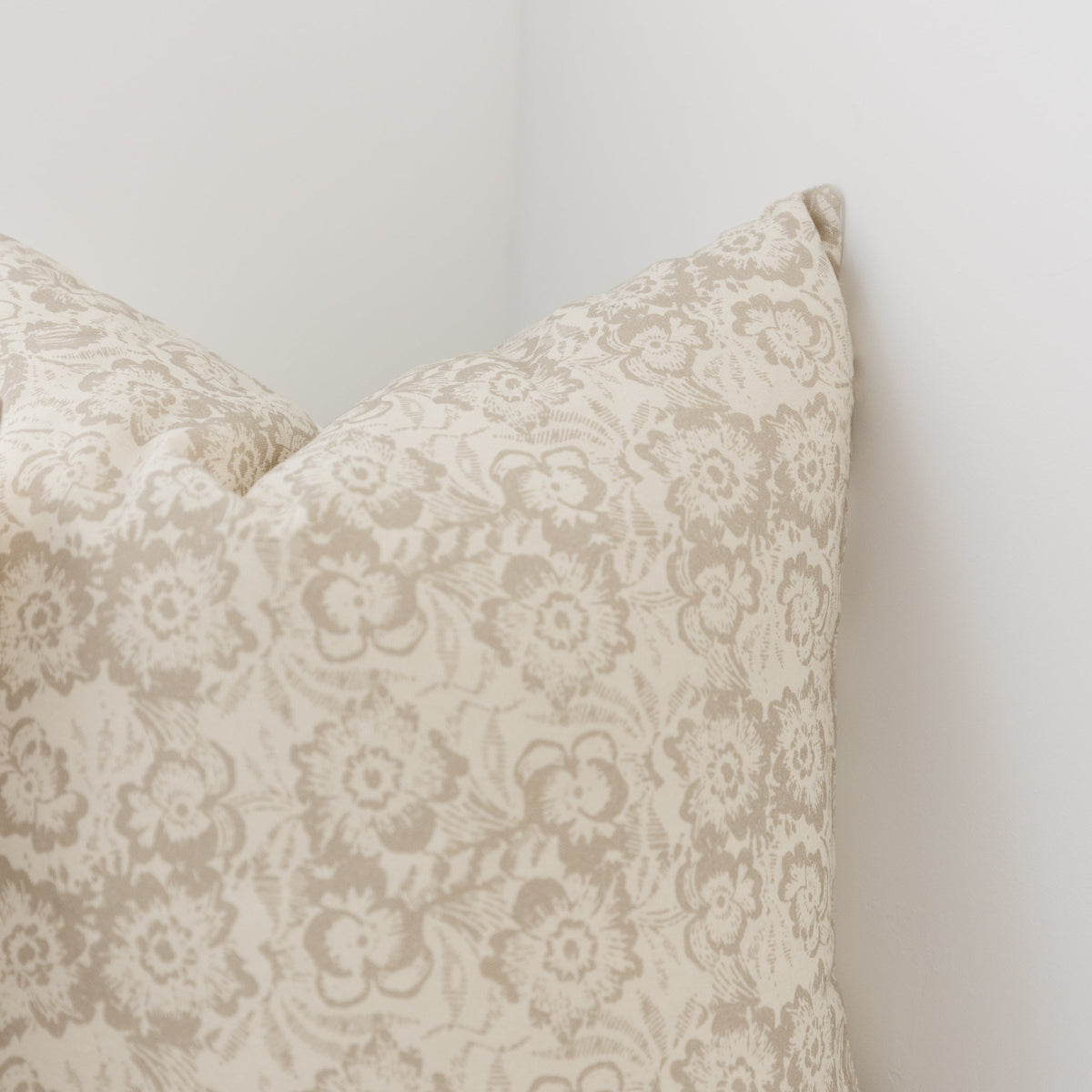 Decorative Pillow Cover, Flora 18" 22" 24", Machine-Washable Care for Sofas, Beds and Living Room Accents, 3 Size Options image 7