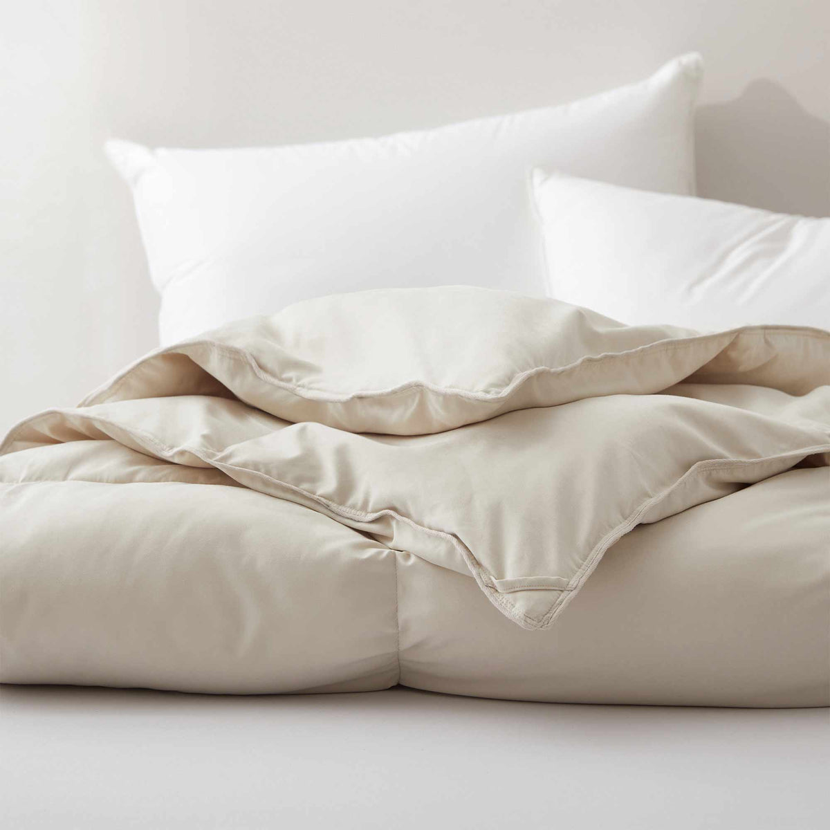 Down & Feather Comforter, Goose, Lightweight Design, Machine-Washable Care for Everyday Bedding and Comfortable Sleep, 4 Sizes and 8 Colors image 7