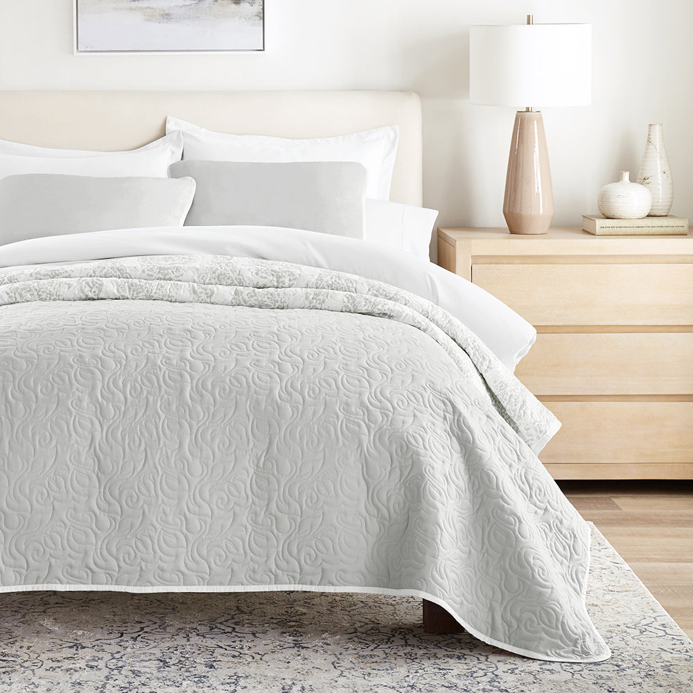 Quilted Coverlet Set, Distressed Damask Reversible for Guest Bedrooms, Layered Beds and Everyday Bedding, 3 Sizes and 2 Colors image 8
