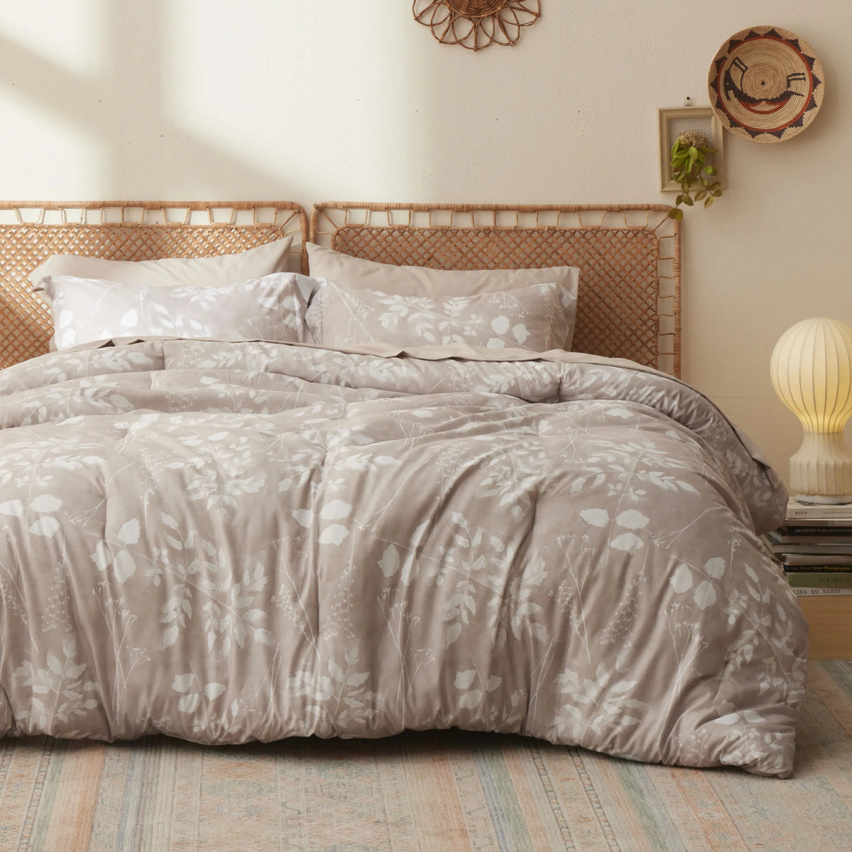 Bed Comforter, Elegant Floral Sets for Everyday Bedding and Comfortable Sleep, 4 Sizes and 15 Colors image 8