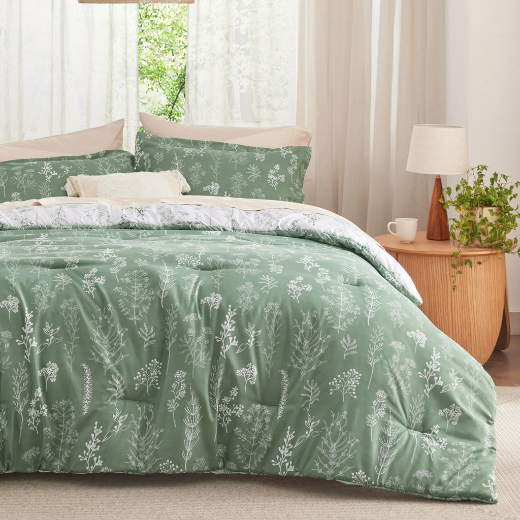 Down & Feather Comforter, Reversible Floral Print Set, Machine-Washable Care for Everyday Bedding and Comfortable Sleep image 8
