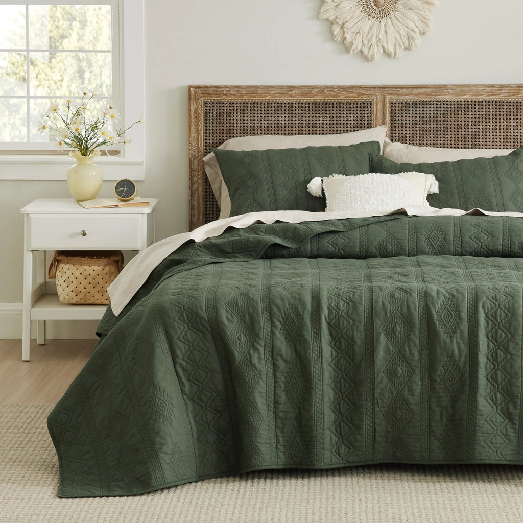Cozy Throw Blanket, Voile Cotton Quilt Set, Lightweight Design, Breathable Construction for Sofas, Beds and Relaxing at Home image 10