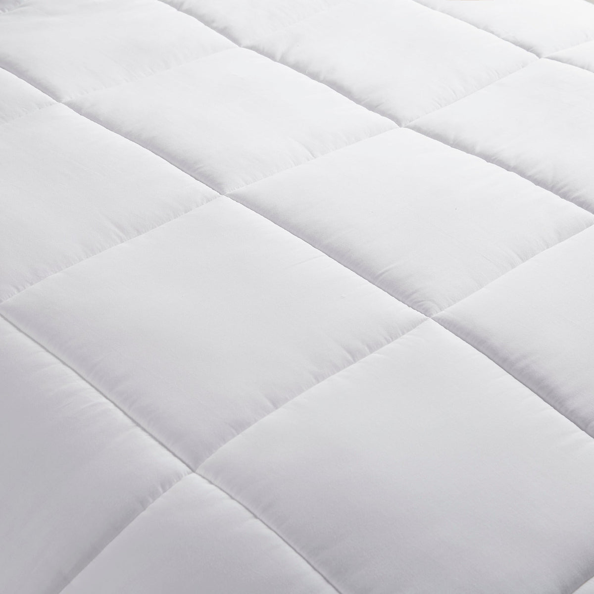 Down Alternative Comforter, Winfield 300 Thread Count Cotton Shell, Machine-Washable Care for Everyday Bedding and Comfortable Sleep image 10
