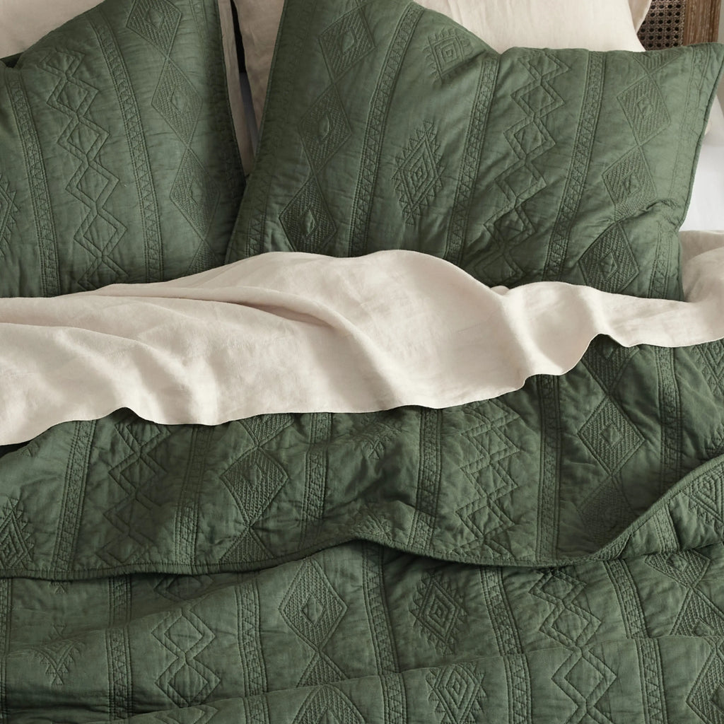 Cozy Throw Blanket, Voile Cotton Quilt Set, Lightweight Design, Breathable Construction for Sofas, Beds and Relaxing at Home image 11