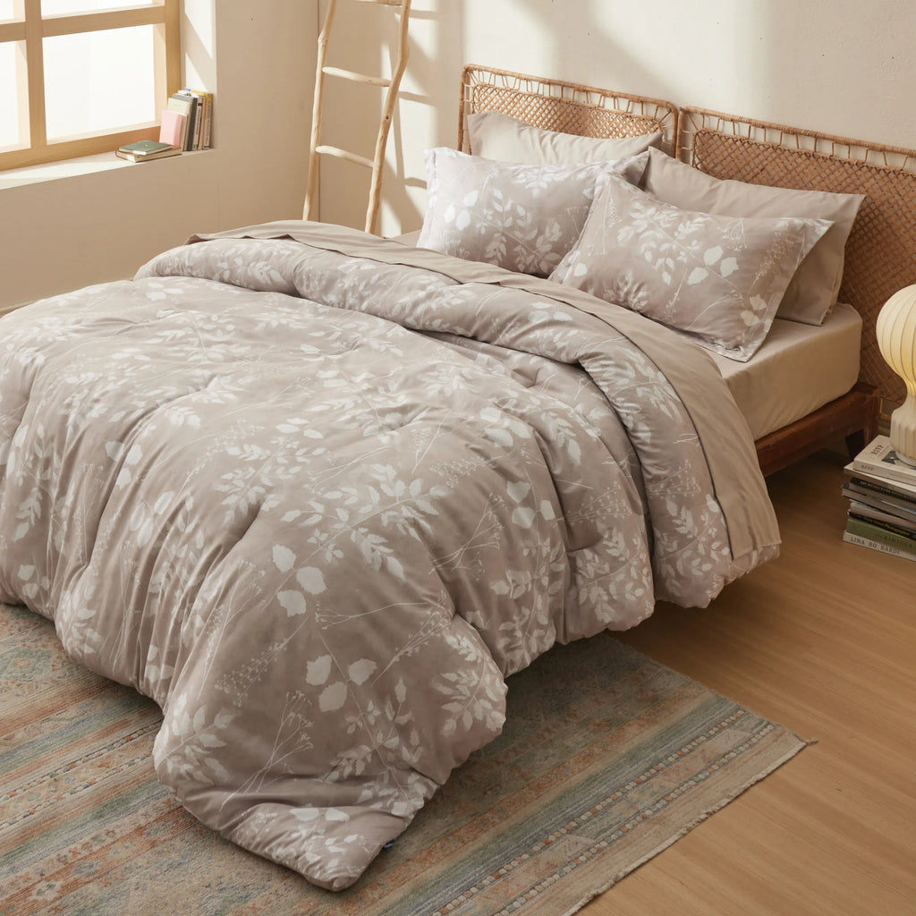 Bed Comforter, Elegant Floral Sets for Everyday Bedding and Comfortable Sleep, 4 Sizes and 15 Colors image 11