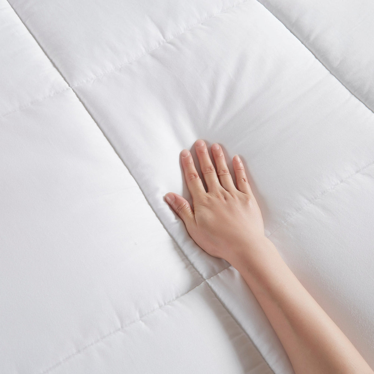 Down Alternative Comforter, Winfield 300 Thread Count Cotton Shell, Machine-Washable Care for Everyday Bedding and Comfortable Sleep image 11