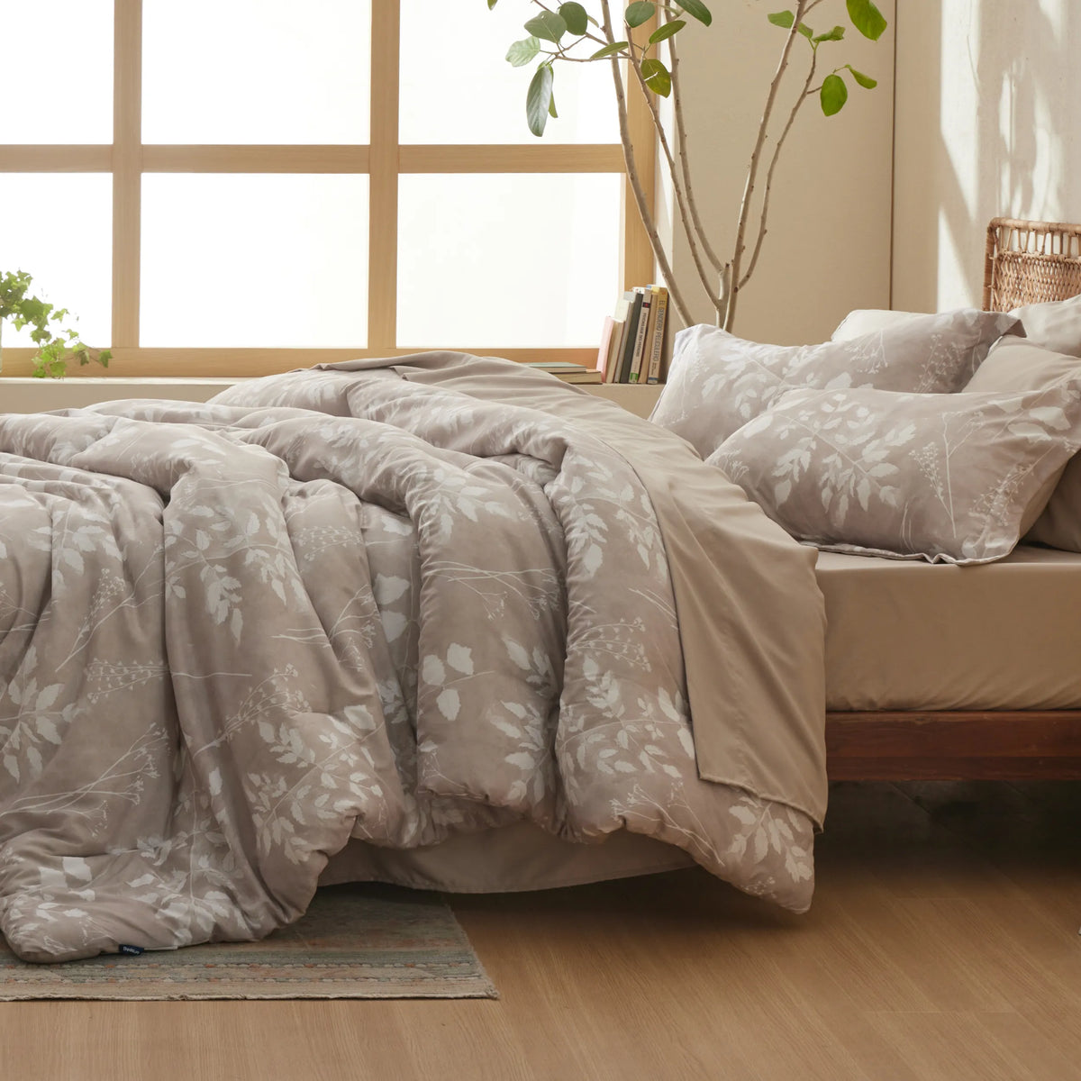 Bed Comforter, Elegant Floral Sets for Everyday Bedding and Comfortable Sleep, 4 Sizes and 15 Colors image 12