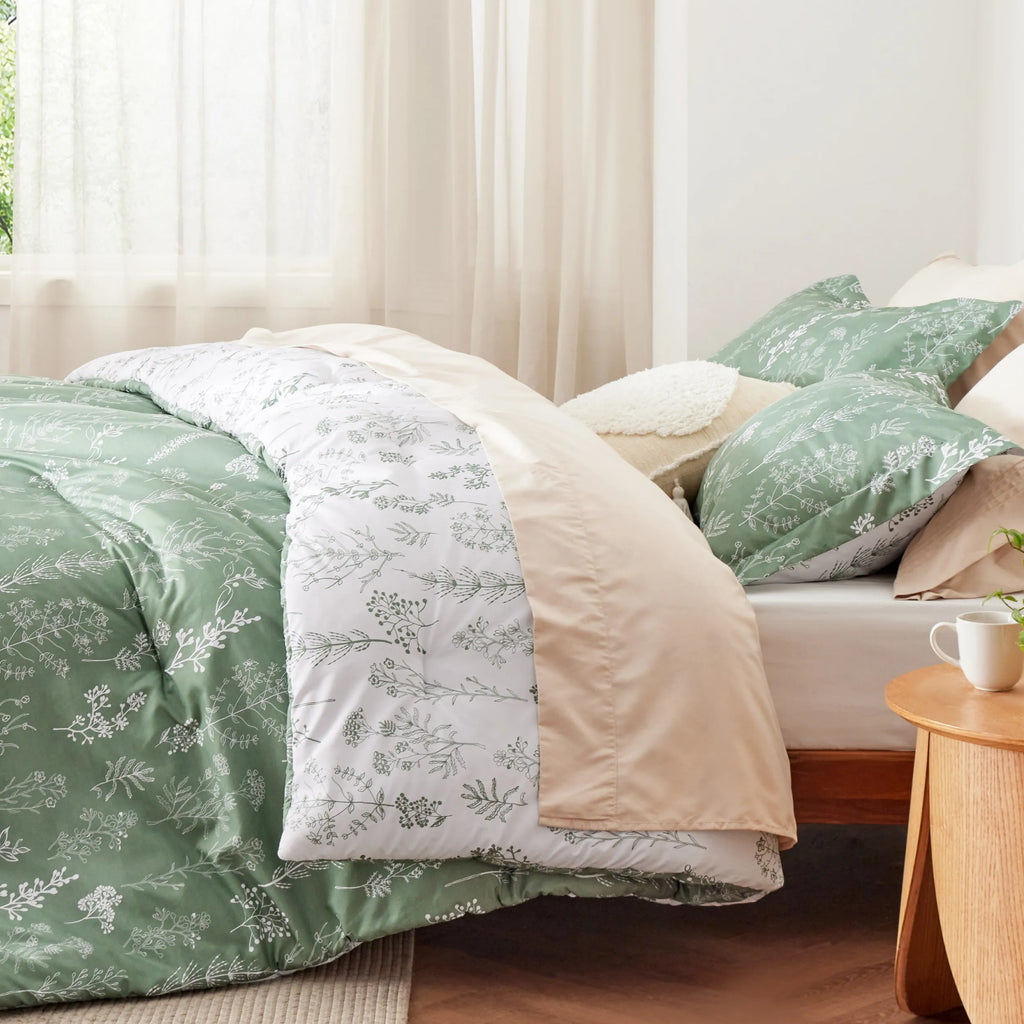 Down & Feather Comforter, Reversible Floral Print Set, Machine-Washable Care for Everyday Bedding and Comfortable Sleep image 12
