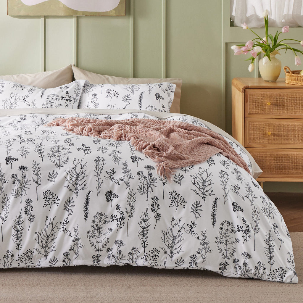 Duvet Cover Set, Reversible Floral Print, Breathable Construction for Bedroom Bedding Refresh and Everyday Comfort, 4 Sizes and 13 Colors image 13